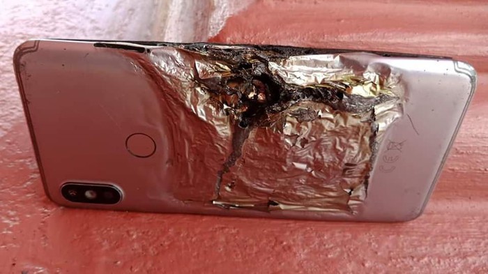 Kenali 7 Tanda HP dan Laptop Mau Meledak, Kamu Perlu Tahu!