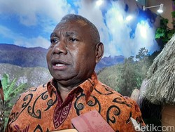 Hoax Gubernur Wafat Usai Vaksin COVID, Warga Papua Barat Blokade Jalan