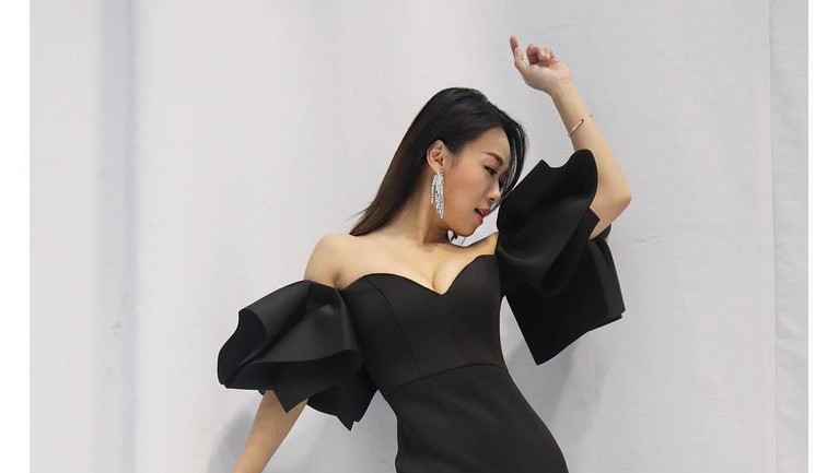 Pesona Jacqueline Wong, artis yang tengah ramai diperbincangkan usai video perselingkuhannya dengan suami orang. Lalu seperti apa pesona Jacqueline Wong?