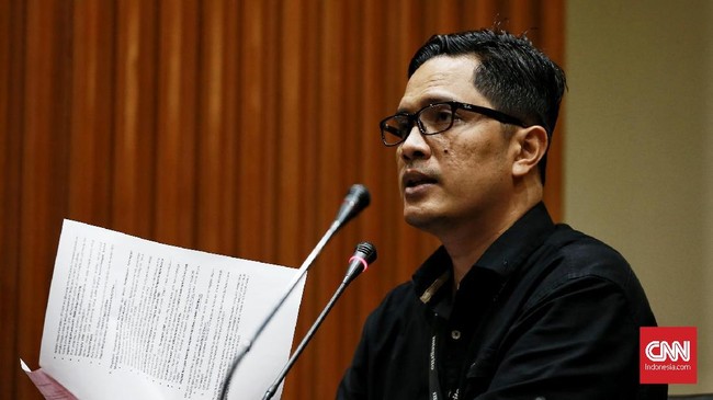 Mantan Jubir KPK, Febri Diansyah, menilai lembaga antirasuah itu kini hanya sibuk gimik hingga keduluan Kejagung soal penyidikan korupsi ekspor sawit.