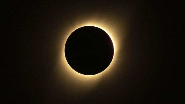 Gerhana matahari menjadi fenomena alam yang bisa dijelaskan secara ilmiah, namun masih ada banyak mitos yang berkembang tentang gerhana matahari.
