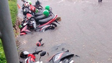 img-title Banjir Jakarta Seperti Lautan, Netizen: Welcome Back!