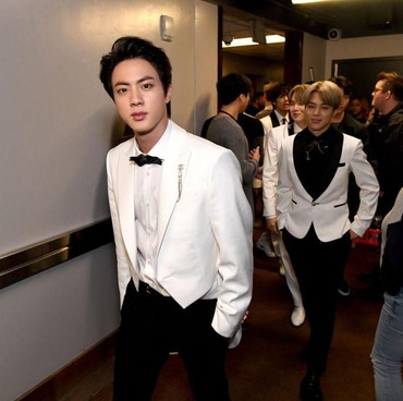 Bikin Dugeun Dugeun, Jin BTS Punya Lokasi Kencan Impian di Indonesia