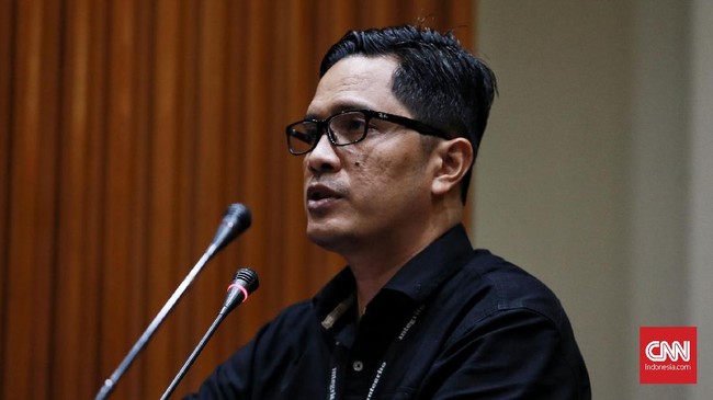 Penasihat hukum Putri Candrawathi, Febri Diansyah angkat suara usai dituding menjerumuskan kliennya pada ketidakjujuran