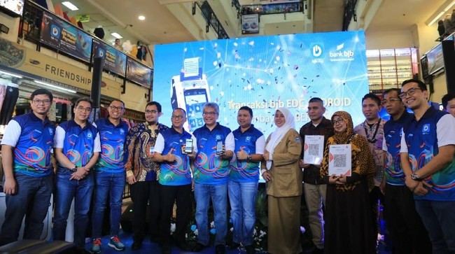 PT Bank Pembangunan Daerah Jawa Barat & Banten Tbk (Bank BJB) mulai uji coba QRIS alias Quick Response Code Indonesian Standard.