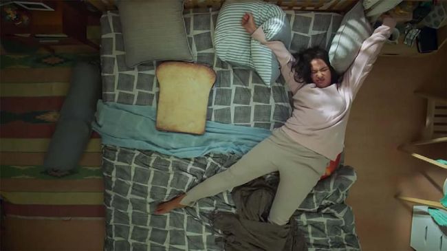 Imperfect: Karier, Cinta & Timbangan bercerita tentang penerimaan diri sendiri. Film yang dibintangi Jessica Mila dan Reza Rahadian ini tayang pada 19 Desember.