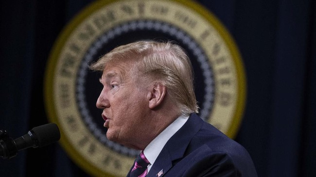 Presiden AS, Donald Trump, memerintahkan membunuh perwira militer Iran, Mayjen. Qasem Soleimani, karena berencana menyerang warga AS.