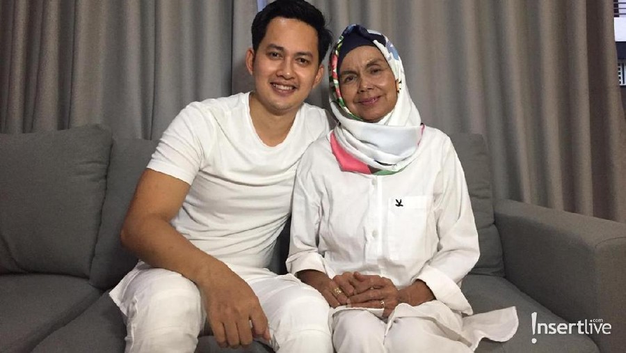 Kegembiraan Kiki Farel Atas Kondisi Ibunda yang Semakin Membaik Kiki Farel senang kondisi ibu membaik.