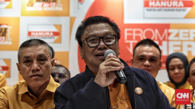 Ketua Umum Partai Hanura Oesman Sapta Odang (OSO) menegaskan tak pernah menyatakan dukungan ke Anies Baswedan.