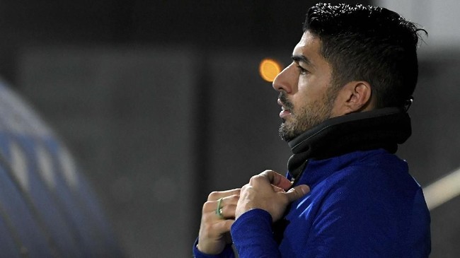 Barcelona's Uruguayan forward Luis Suarez attends a training session at the Joan Gamper Sports City training ground in Sant Joan Despi, on December 17, 2019 on the eve of their Spanish League football match against Real Madrid. (Photo by LLUIS GENE / AFP)