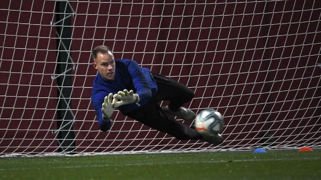 Ter Stegen Jadi Tembok Barcelona di Piala Super Spanyol Marc-Andre Ter Stegen memblok dua tendangan penalti Real Socieded dan mengantarkan Barcelona lolos ke final Piala Super Spanyol.