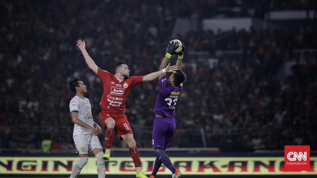 Blunder yang dilakukan Otavio Dutra membuat Persija Jakarta harus menyerah 0-1 dari Persebaya Surabaya di Stadion Manahan Solo.