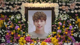 Fan dan Teman Kenang 2 Tahun Kepergian Jonghyun SHINee