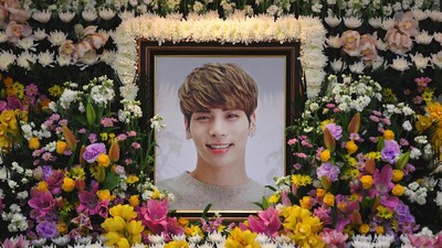 img-title Fan dan Teman Kenang 2 Tahun Kepergian Jonghyun SHINee