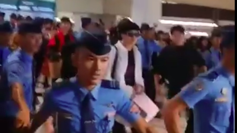 Inner Circle sambut kedatangan WINNER di Jakarta denga tertib.