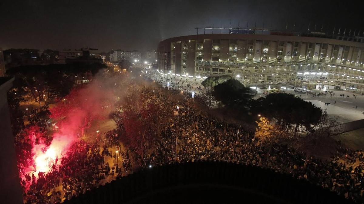 FOTO: Bentrok Separatis Catalonia di Laga Barcelona-Madrid