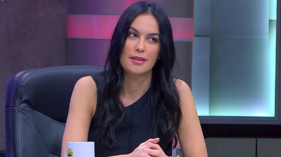 Sophia Latjuba membuat netizen gagal fokus karena kecantikannya saat tampil di program TV Mata Najwa.