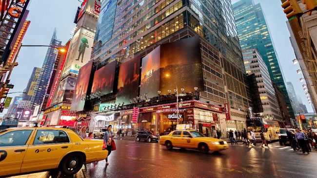 Tak cuma yellow cabs di New York atau black cabs di London. Ada banyak taksi unik nan ikonik di penjuru dunia.