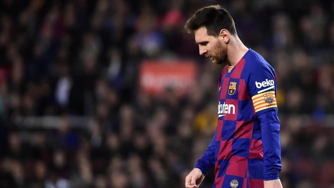 Bintang Barcelona, Lionel Messi, cekcok dengan Direktur Klub Eric Abidal lantaran membocorkan situasi di Blaugrana.
