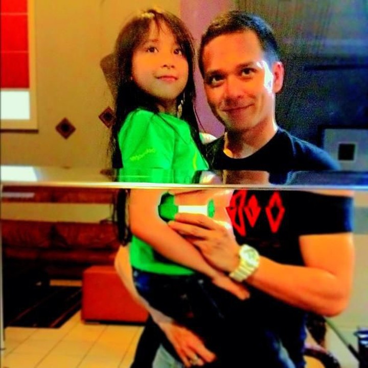 <p> Menjadi satu-satunya anak perempuan, sejak kecil Zee dekat banget dengan sang ayah. (Foto: Instagram @superfadli)</p>