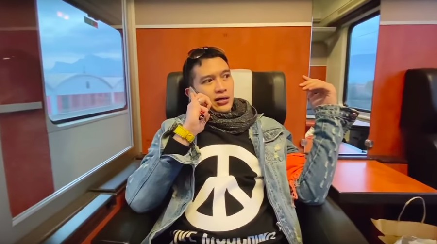 Rezky Aditya harus kehilangan tas miliknya saat berbulan madu ke Italia bersama sang istri, Citra Kirana.