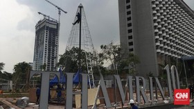 Pohon Natal Raksasa dan Nyanyian Rohani di Tengah Ibu Kota