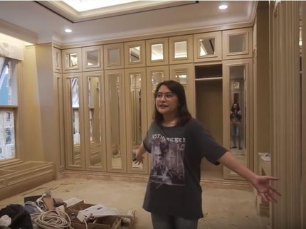 Sukses Sejak Remaja, Intip 7 Sudut Rumah Impian Prilly Latuconsina