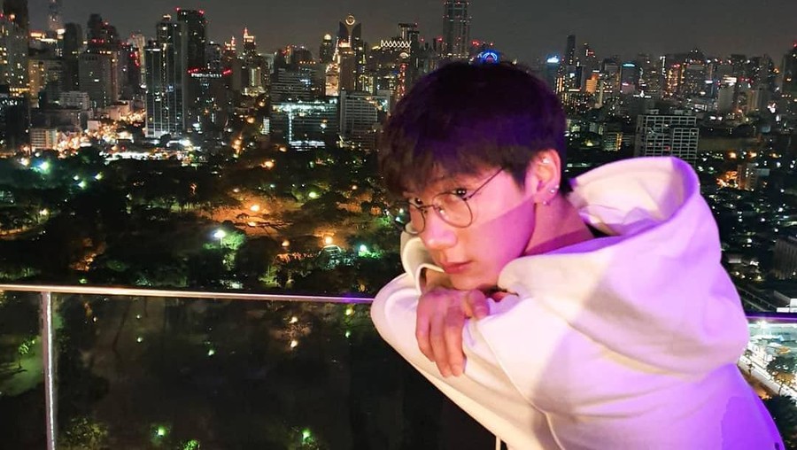 Viral! Fans K-Pop Indonesia Meninggal Sebelum Jumpa Ten WayV Fans K-pop asal Indonesia meninggal dunia sebelum bertemu dengan idolanya di Thailand.