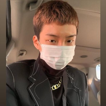 Tiba di Jakarta, Lee Seunghoon 'WINNER' Disambut Histeris