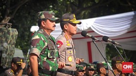 Panglima TNI dan Kapolri Pantau Malam Tahun Baru via CCTV