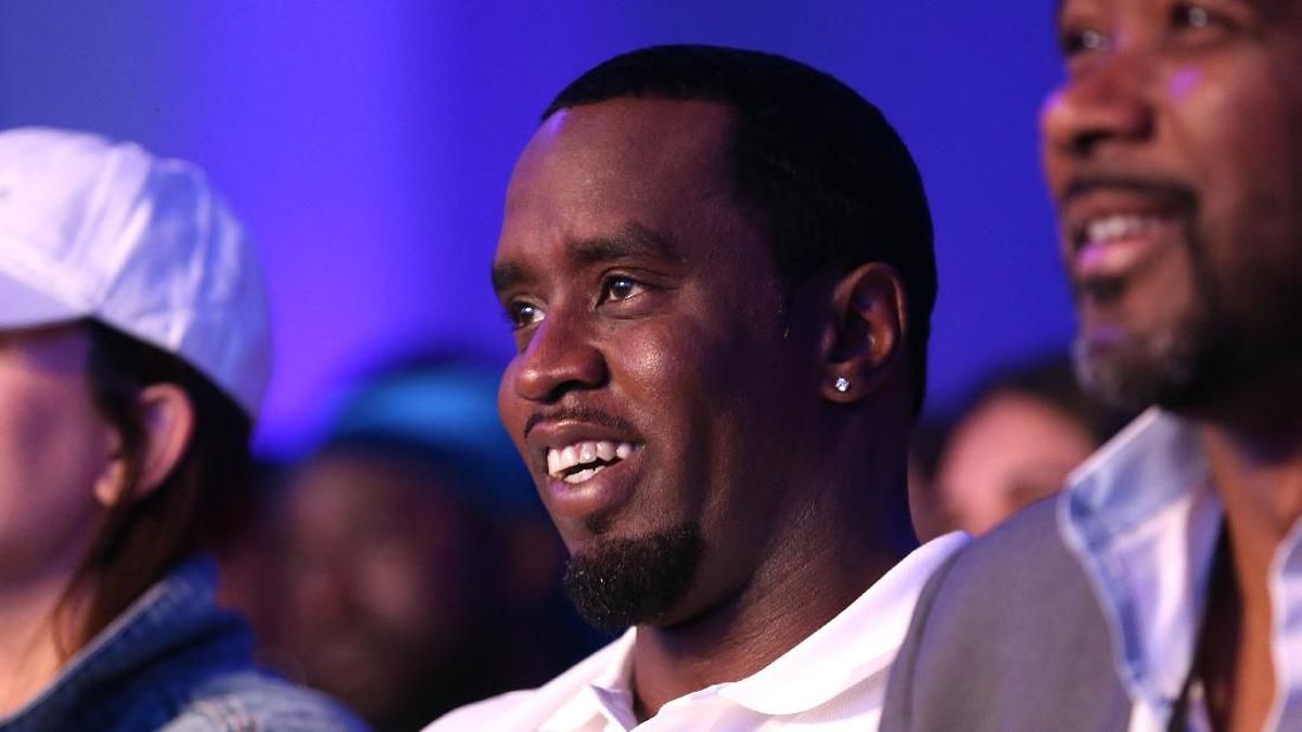 P Diddy Disebut Ditodong Pisau di Leher Saat Tidur oleh Napi Lain