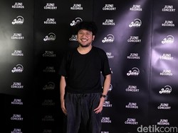 Terhipnotis Penampilan Kunto Aji dan Sal Priadi