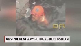 VIDEO: Aksi Berendam Petugas Kebersihan Saat Banjir