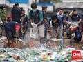 FOTO: 14,7 Ribu Botol Miras Ilegal Dimusnahkan