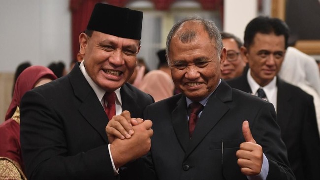 Tersangka kasus korupsi Firli Bahuri merespons dugaan intervensi Jokowi kepada mantan Ketua KPK Agus Rahardjo terkait penanganan korupsi e-KTP.