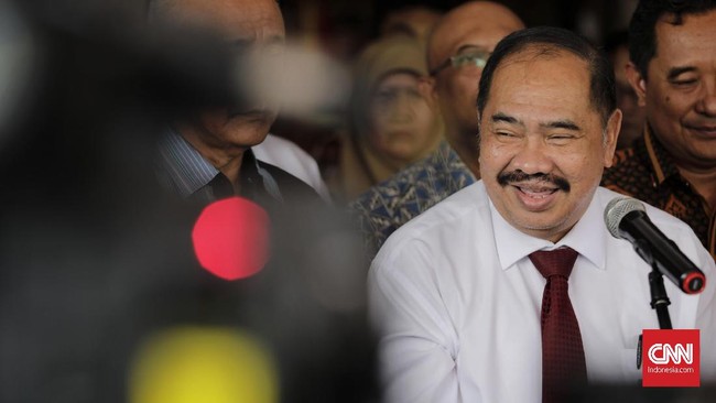 Kepala PPATK Kiagus Badaruddin meminta maaf saat rapat dengan Komisi III DPR karena tak bisa membocorkan nama kepala daerah pemilik rekening kasino.