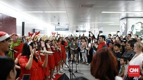 FOTO: Gema 'Christmas Carol' di Ibu Kota Jelang Natal