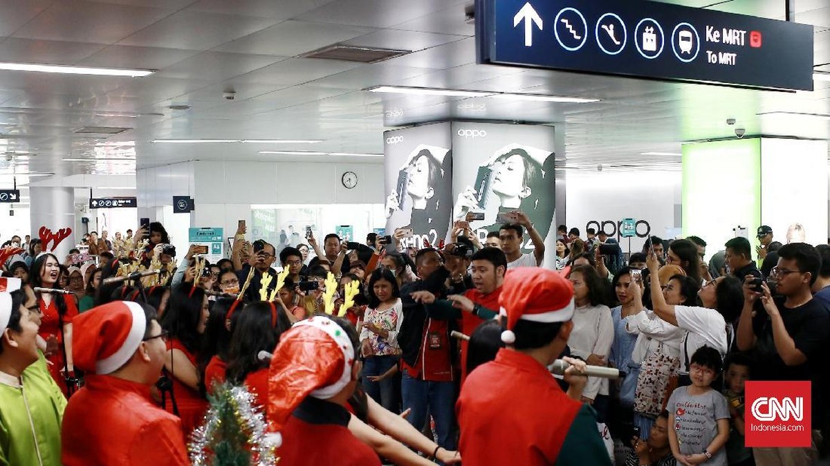 FOTO: Gema 'Christmas Carol' di Ibu Kota Jelang Natal