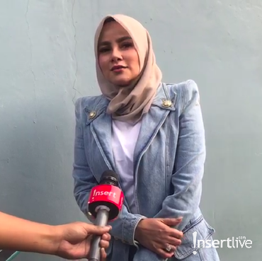 Olla Ramlan Introspeski Diri di Hari Ulang Tahun Pernikahan ke-7