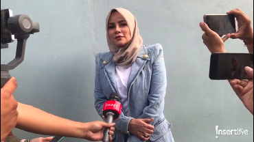 img-title Olla Ramlan Introspeski Diri di Hari Ulang Tahun Pernikahan ke-7
