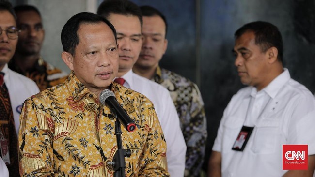 Mendagri Tito Karnavian menilai sosialisasi 3M perlu diubah menjadi 4M. Kemendagri sudah melakukan itu.