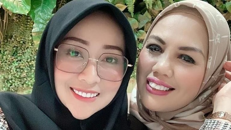 Simak berita terpopuler HaiBunda hari ini, mulai dari tujuh potret perubahan Elly Sugigi setelah potong gigi hingga balita di Sulsel peluk jasad sang ibunda.