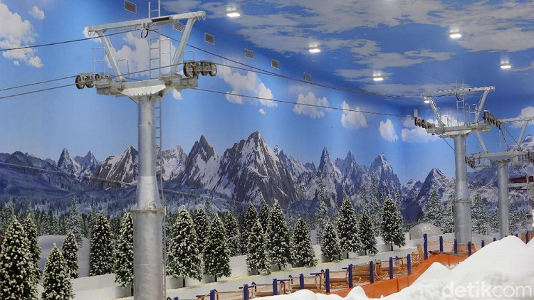 Transpark Mall Bintaro resmi dibuka hari ini, Jumat (20/12). Mall itu juga dilengkapi dengan Trans Snow Wold yang berkelas internasional dan bernuansa Jepang.