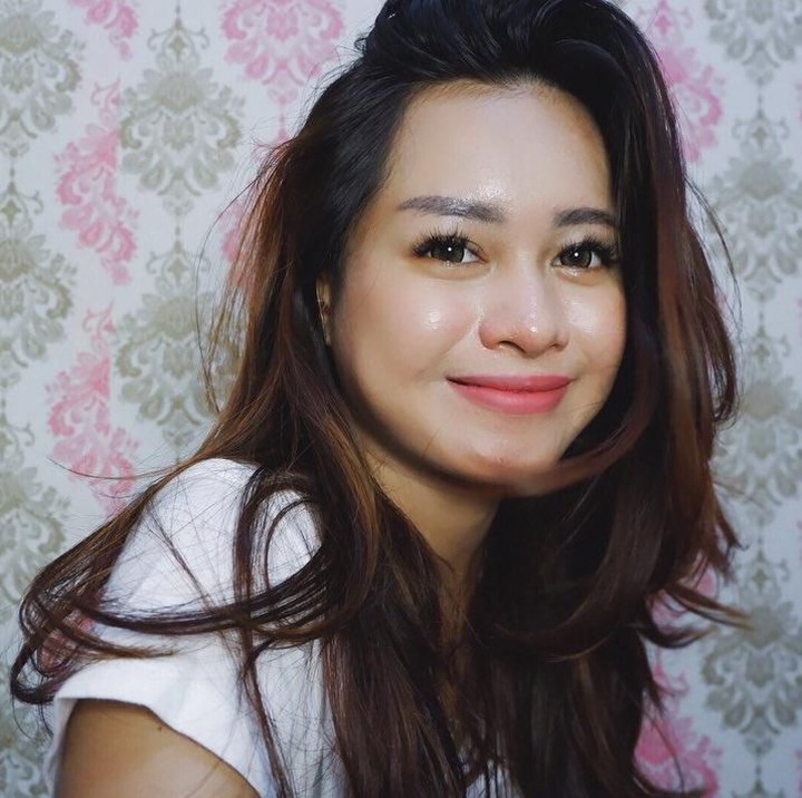 Gadis cantik ini terlihat flawless dengan make up yang sederhana.  (Foto: Instagram @ulfidmy)