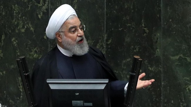 Presiden Iran Hassan Rouhani mengatakan jika sanksi AS mempersulit pembelian obat dan kebutuhan medis, termasuk vaksin corona dari luar negeri.