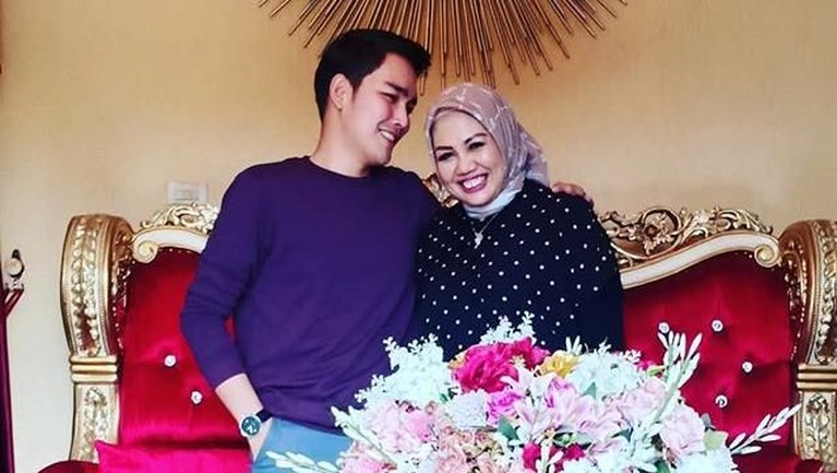 Di penghujung tahun 2019, Ely Sugigi memutuskan untuk mengubah penampilannya. Ia mengubah bentuk giginya dengan melakukan perawatan potong gigi.