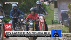 VIDEO: Momen Jokowi Kendarai Motor Tinjau Infrastruktur
