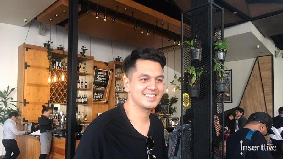 Peran Kevin Julio di film Temen Kondangan.