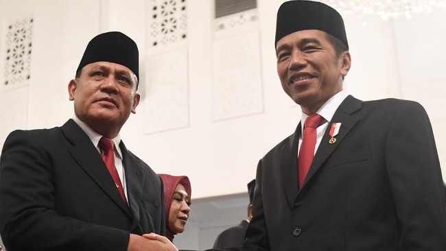 Dalih sopan santun ketatanegaraan dari Joko Widodo dalam hal kisruh TWK KPK dinilai sebagai bentuk lari dari tanggung jawab seorang pemimpin pemerintahan.