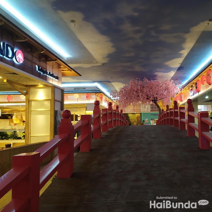 <p>Banyak spot-spot ciamik yang sangat Instagramable yang bisa Bunda temukan di Transpark Mall Bintaro. (Foto: Yuni Ayu Amida)</p>